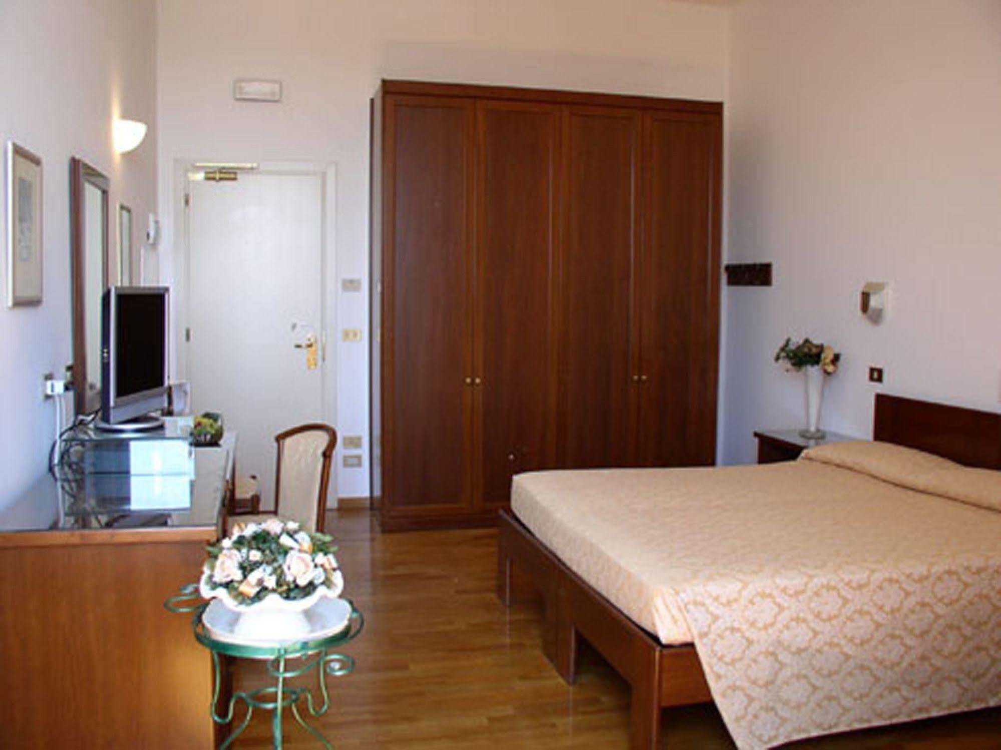 Hotel Bel Sit Senigallia Exterior photo
